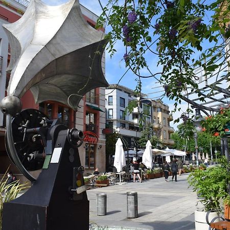 Top Center Apartment Gramophone With Private Parking Burgas Bagian luar foto