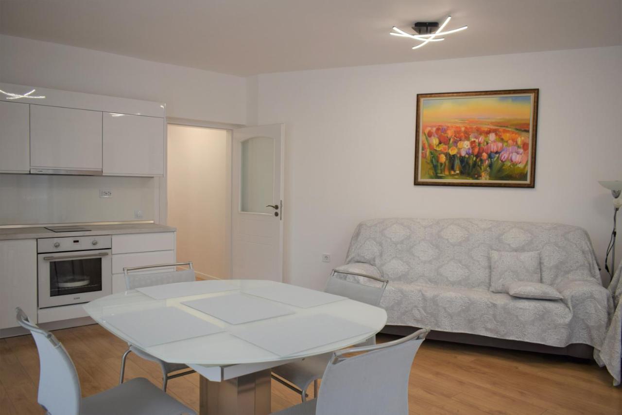 Top Center Apartment Gramophone With Private Parking Burgas Bagian luar foto