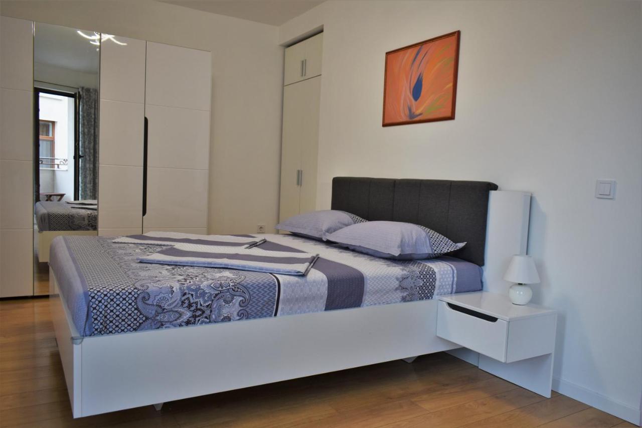 Top Center Apartment Gramophone With Private Parking Burgas Bagian luar foto