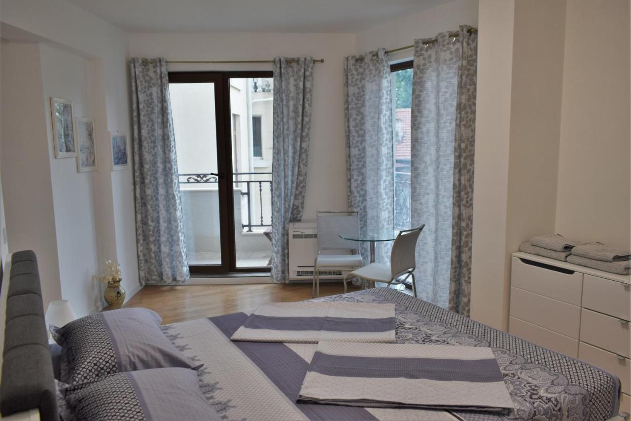 Top Center Apartment Gramophone With Private Parking Burgas Bagian luar foto