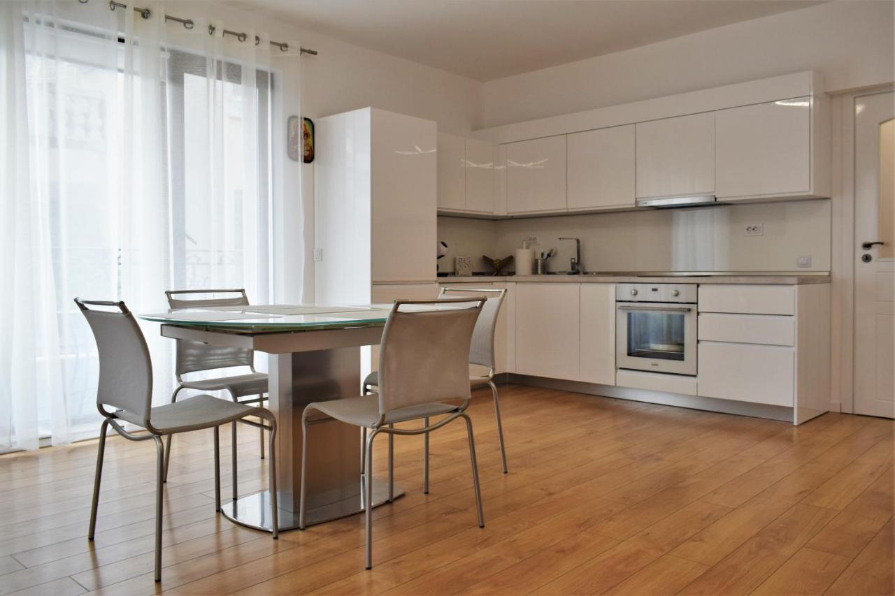 Top Center Apartment Gramophone With Private Parking Burgas Bagian luar foto