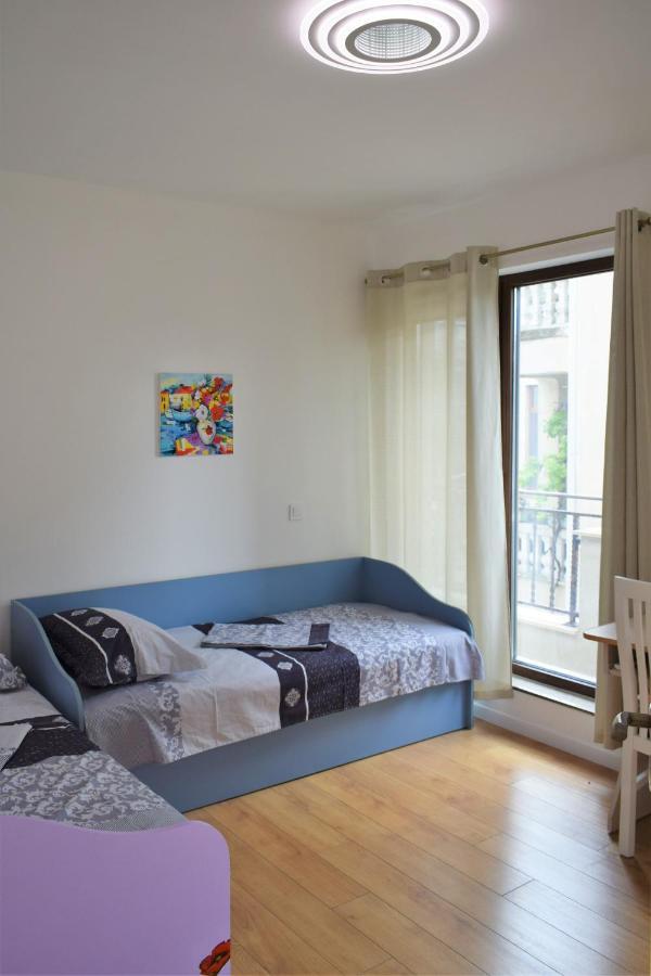 Top Center Apartment Gramophone With Private Parking Burgas Bagian luar foto
