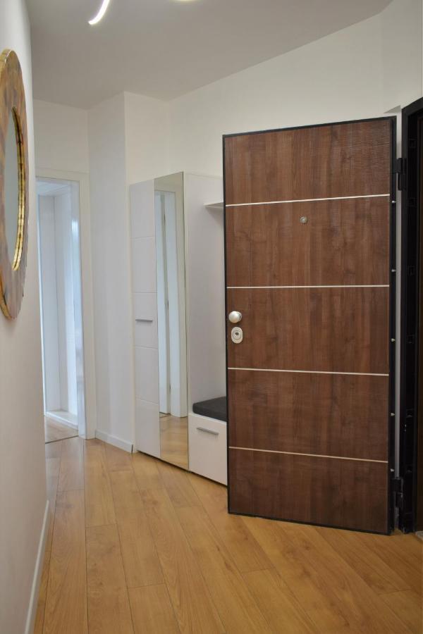 Top Center Apartment Gramophone With Private Parking Burgas Bagian luar foto