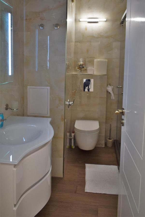 Top Center Apartment Gramophone With Private Parking Burgas Bagian luar foto