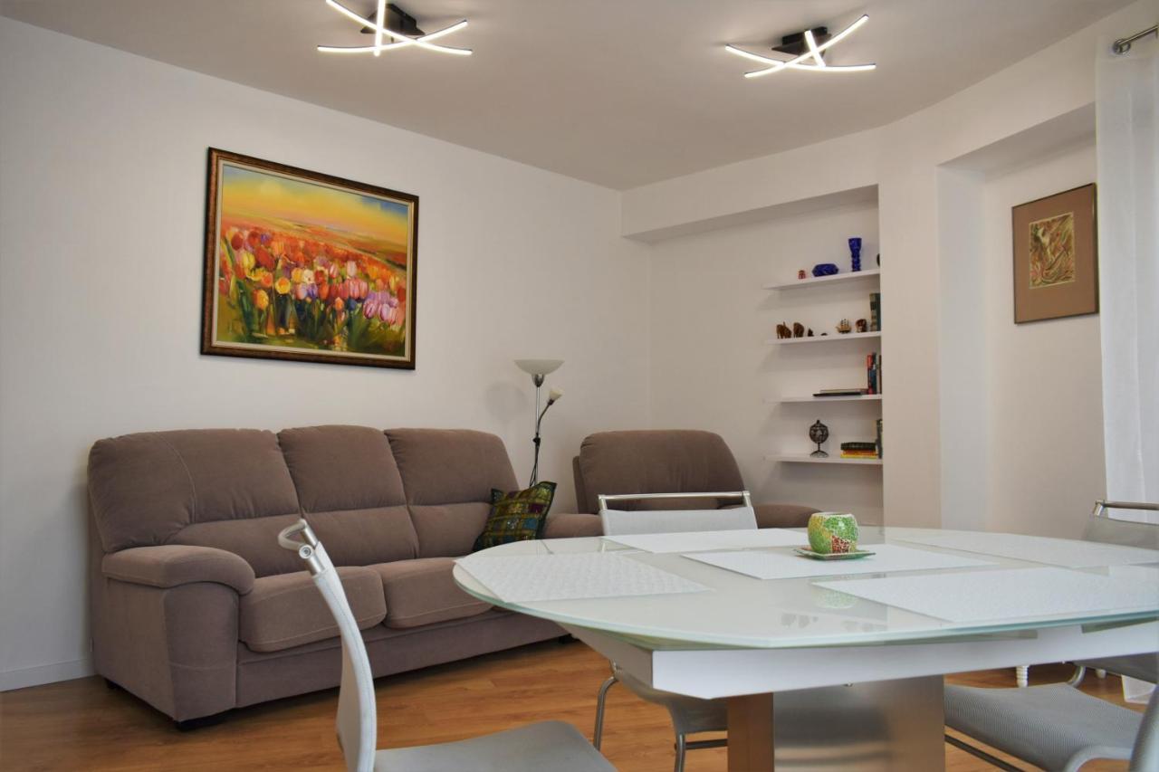 Top Center Apartment Gramophone With Private Parking Burgas Bagian luar foto